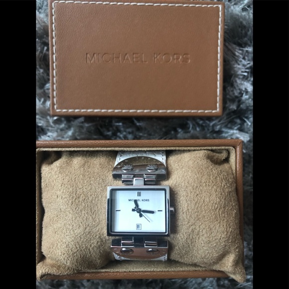 ‼️Price ⬇️ ‼️ MK leather cuff/bracelet watch - Picture 1 of 6